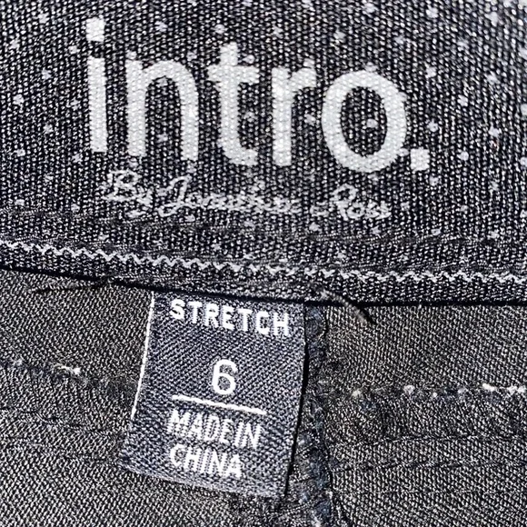 intro. Black Capri pants cropped short black stretch jeans comfort waist size 6‌ - Picture 3 of 10